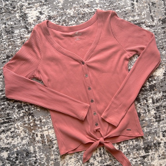 Hollister Top - NWT - Picture 2 of 8